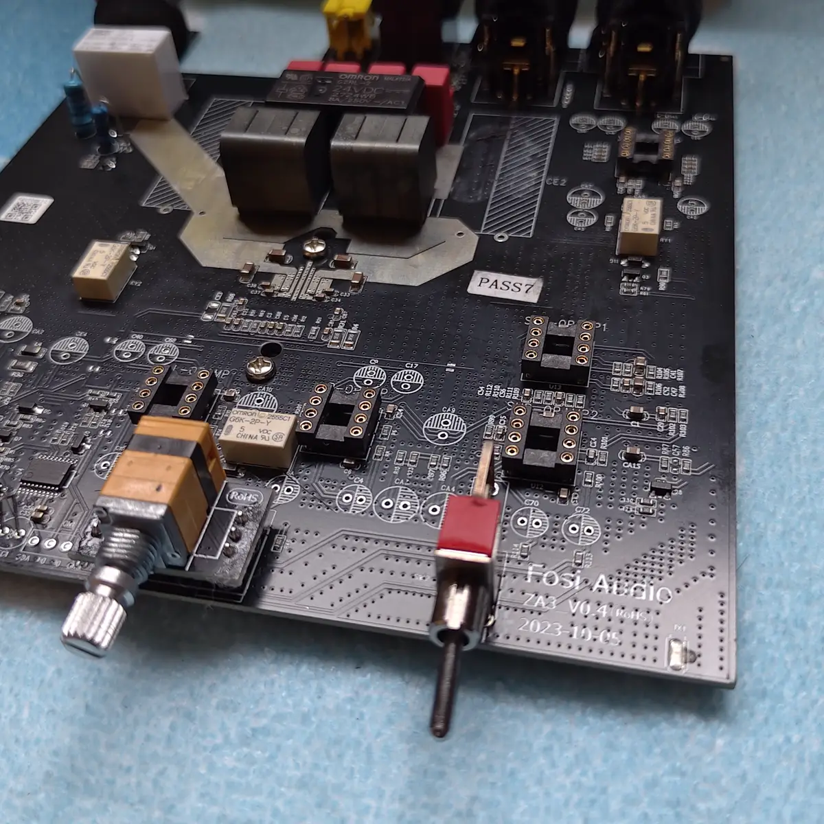 ตำแหน่ง Socket Op-Amp บนบอร์ด Fosi Audio ZA3